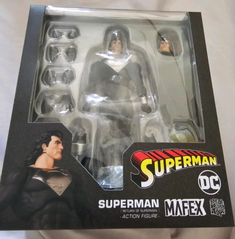 MAFEX 마펙스 슈퍼맨 블랙슈트 슈퍼맨의 귀환