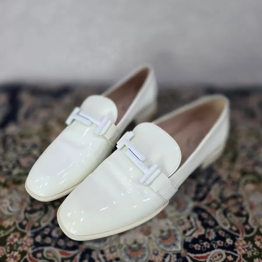 토즈 페이턴트 더블티 체인 로퍼 235 TOD'S