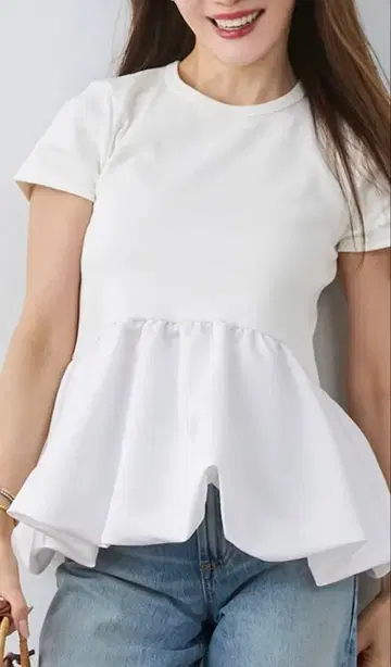 페플럼 반팔 티셔츠 화이트