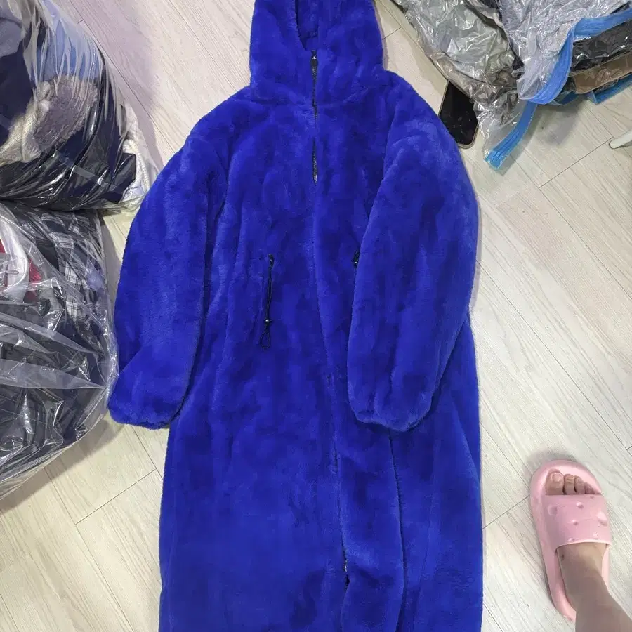 GD스타일 파란색 롱 후드 퍼점퍼
