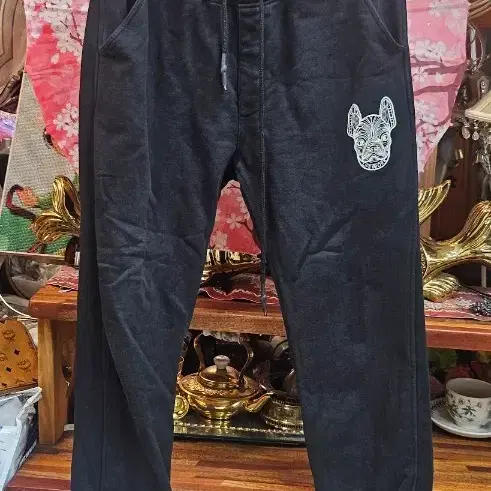 프렌치 불독 자수 트레이닝 바지 블랙