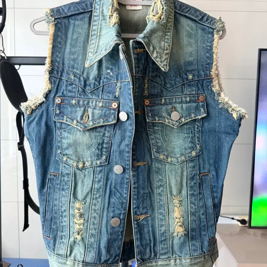 트루릴리전 민소매 데님자켓