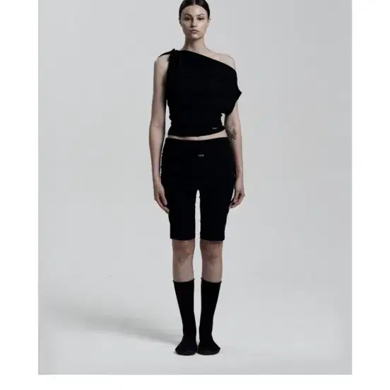 오도어 Jersey capri pants in black