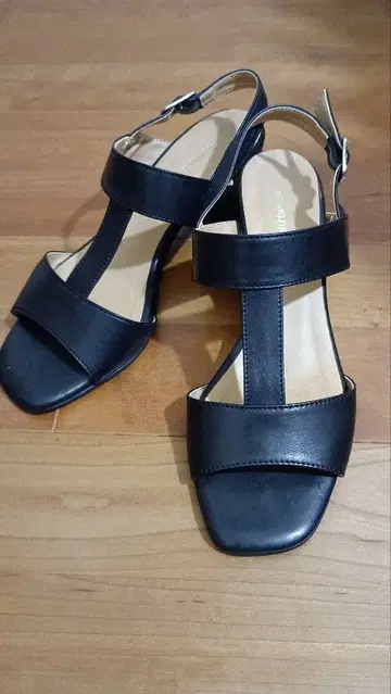 새상품급 neue diffusion 샌들 23cm 블랙