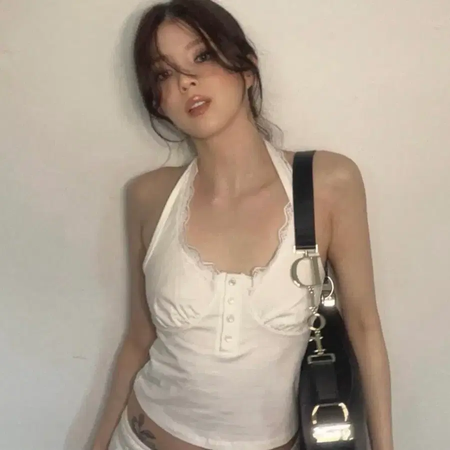 기모 레이스 홀터넥 Lace Halter Sleeveless White 한소희
