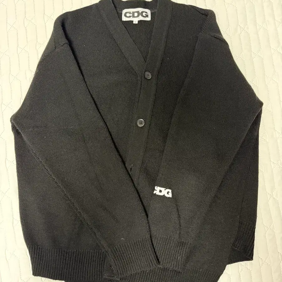 꼼데가르송 사선 버튼 가디건 (L SIZE)