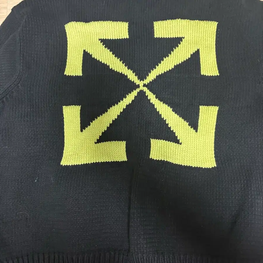 오프화이트 토끼니트
