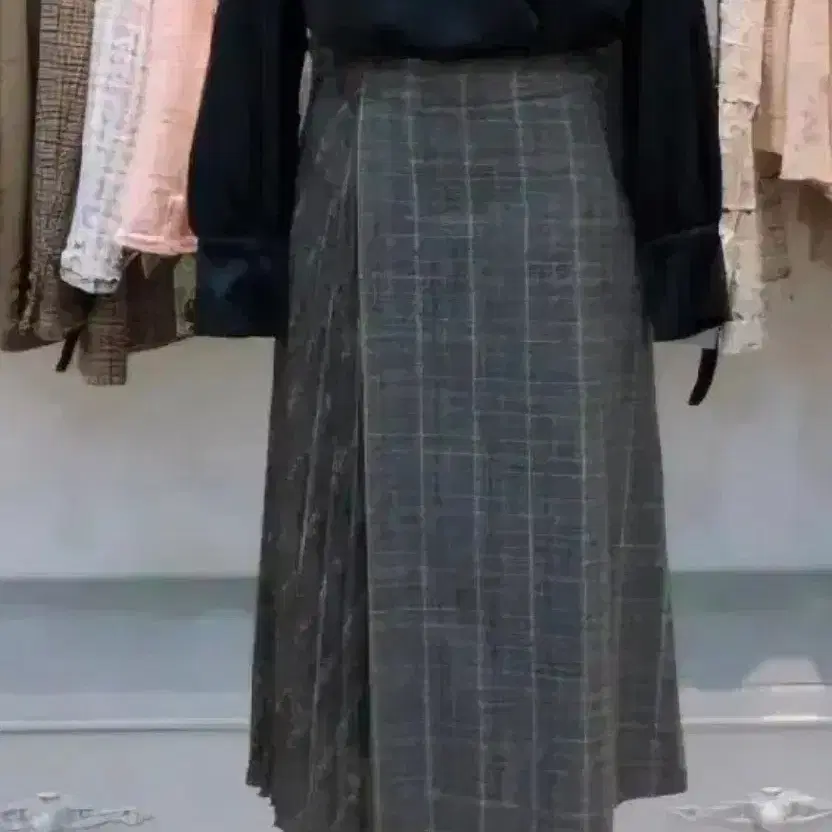 레니본 이태리패브릭 울 블렌디드 체크 언발란스 스커트