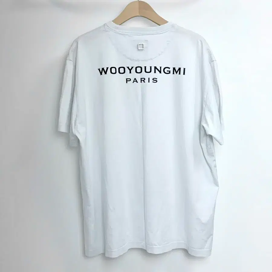 {52} 우영미 백로고 스퀘어 반팔