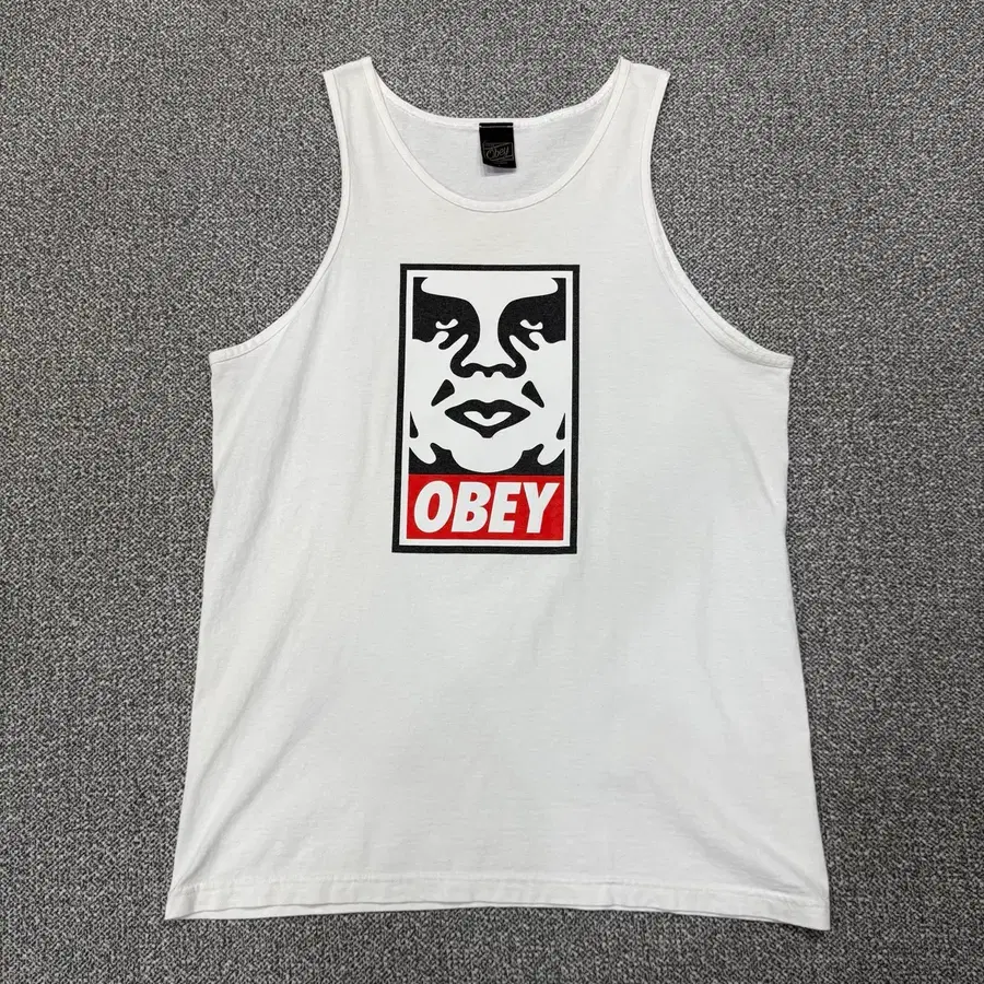 L 오베이 OBEY 슬리브리스 민소매 나시 티셔츠