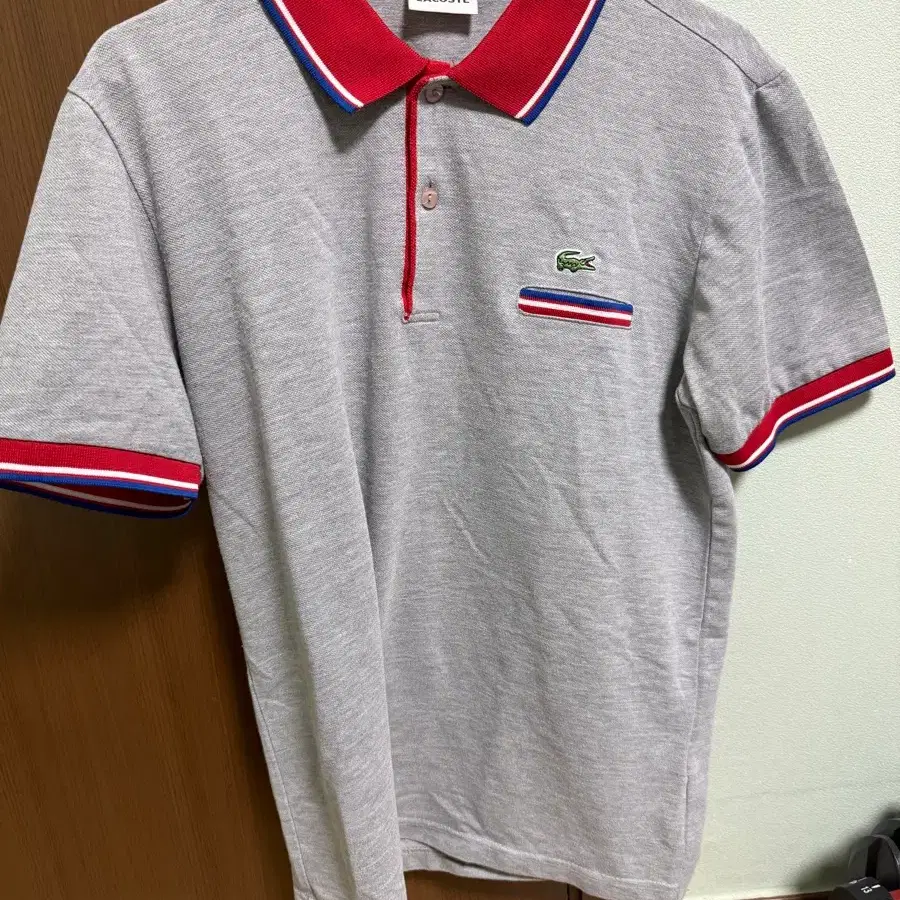 라코스테 카라티 그레이 레드 배색