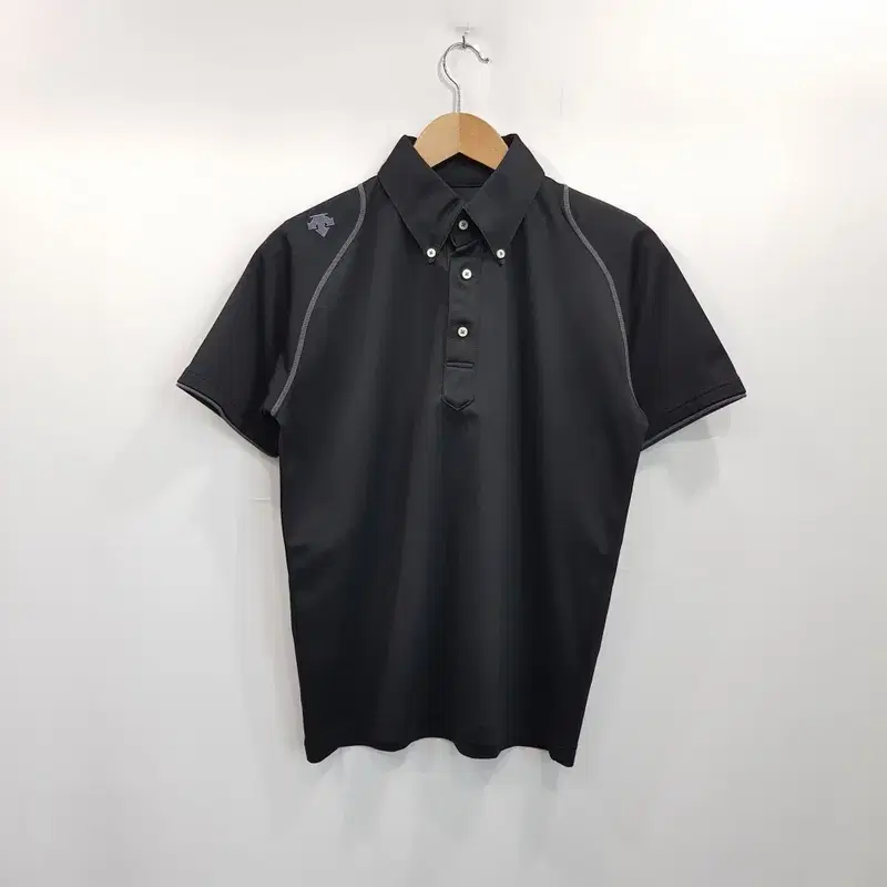 R290 데상트 자수로고 검정 기능성 반팔 티셔츠 남M