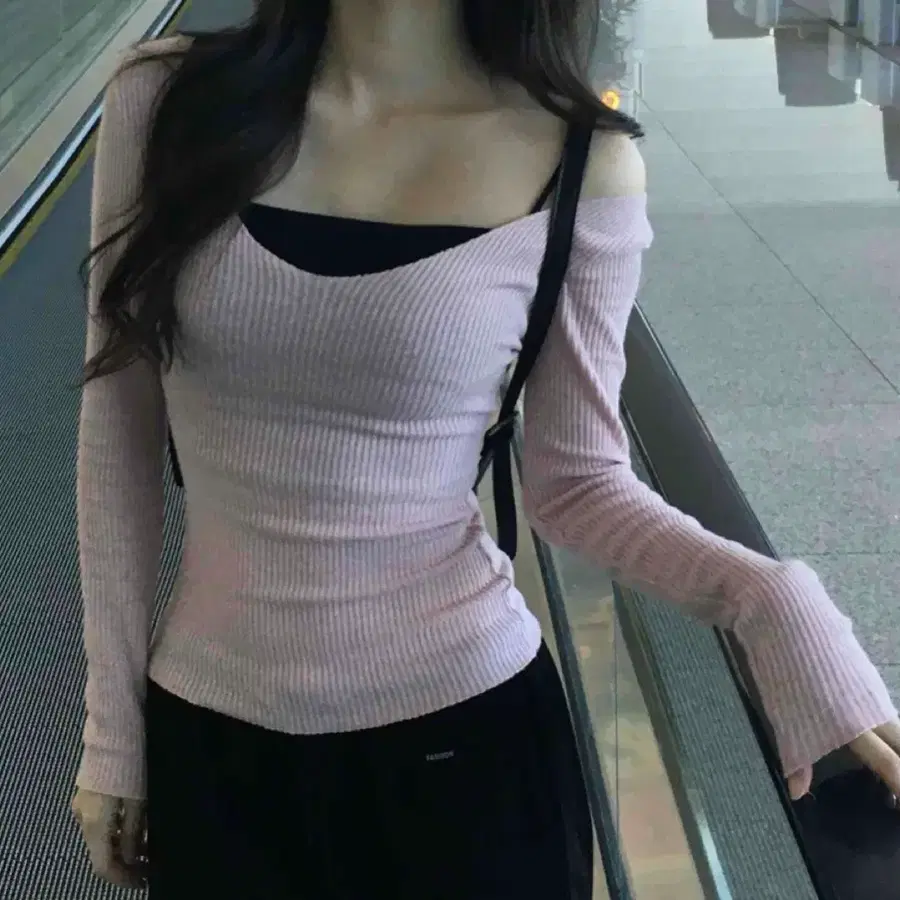 시스루 레이어드 슬림핏 리브 스퀘어넥 긴팔 티셔츠 핑크색