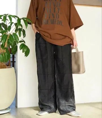 프릭스스토어 패치워크풍 총자수 루즈 팬츠 블랙