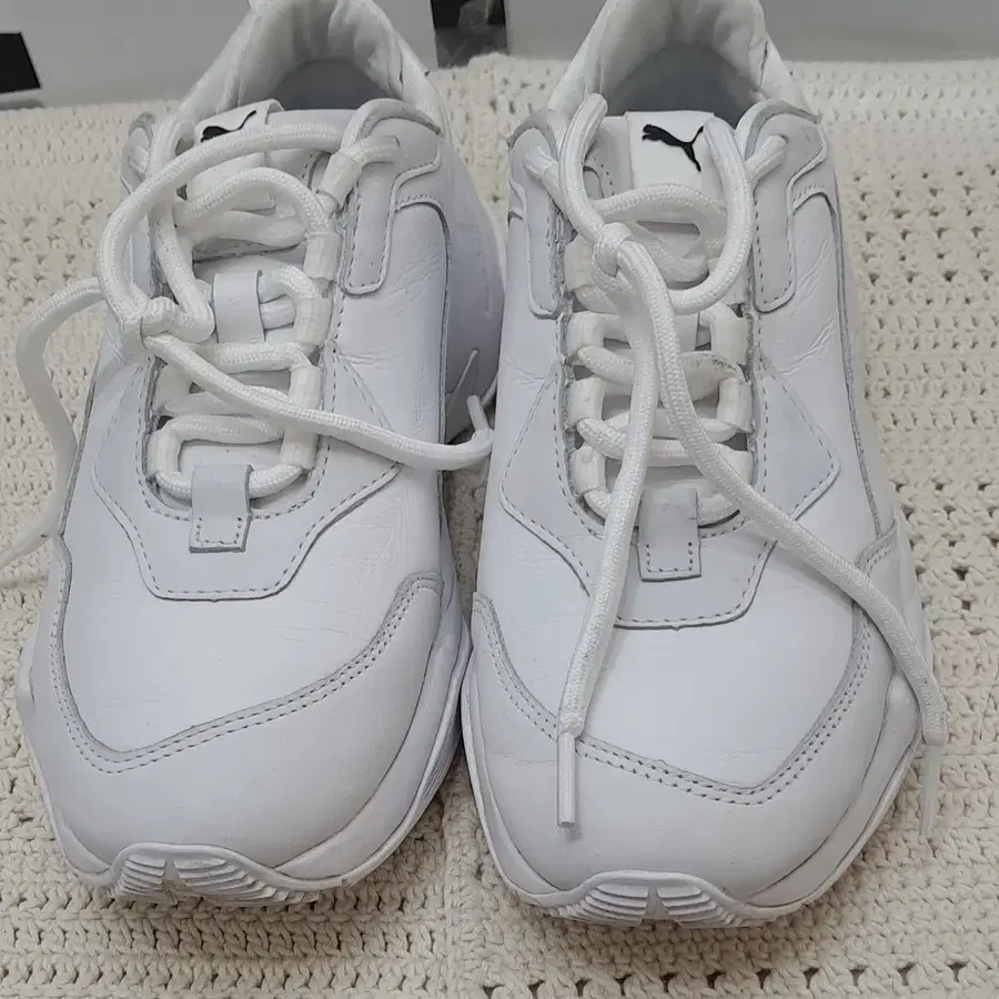 퓨마 운동화 235