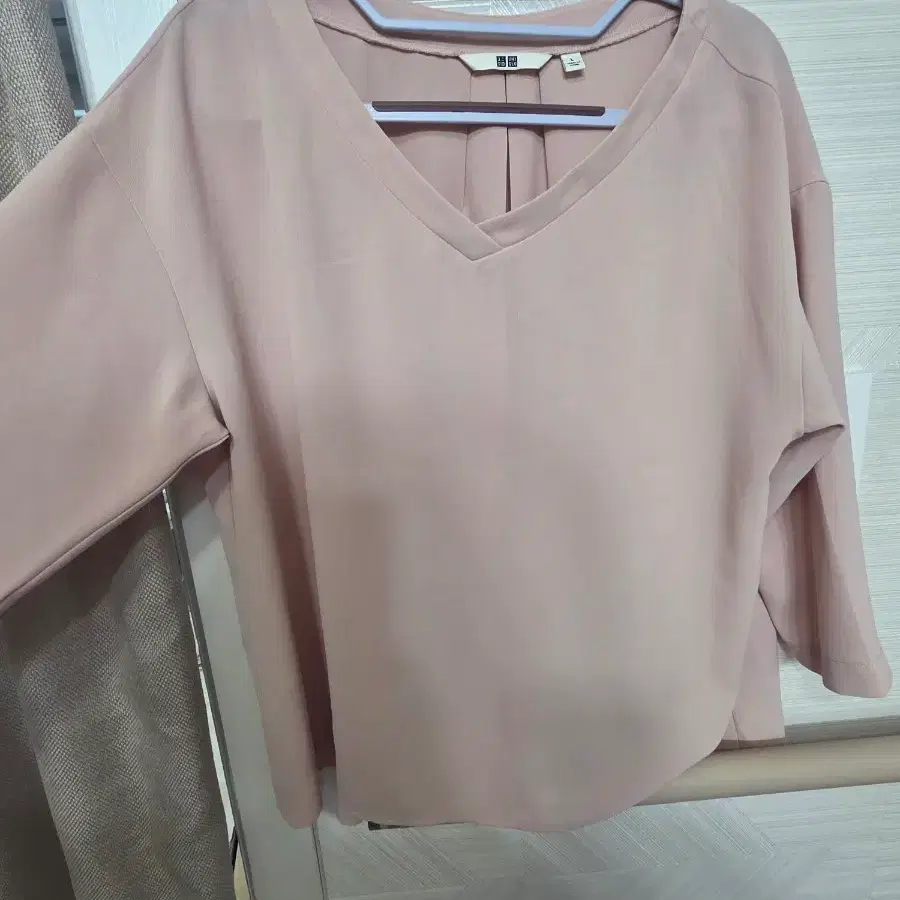 유니클로 블라우스 핑크6677 거의새제품 반값택배