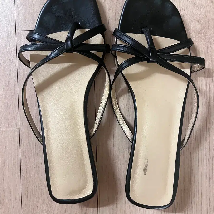 스트랩 샌들 블랙 235 더블유컨셉 구매