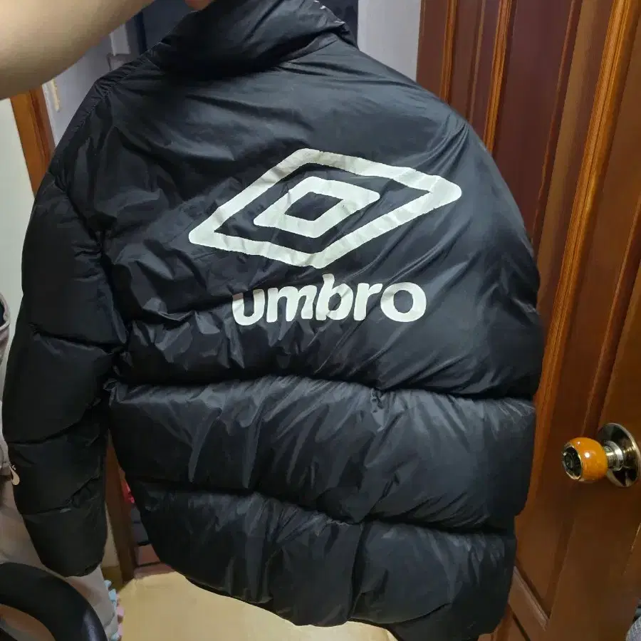 엄브로 숏패딩