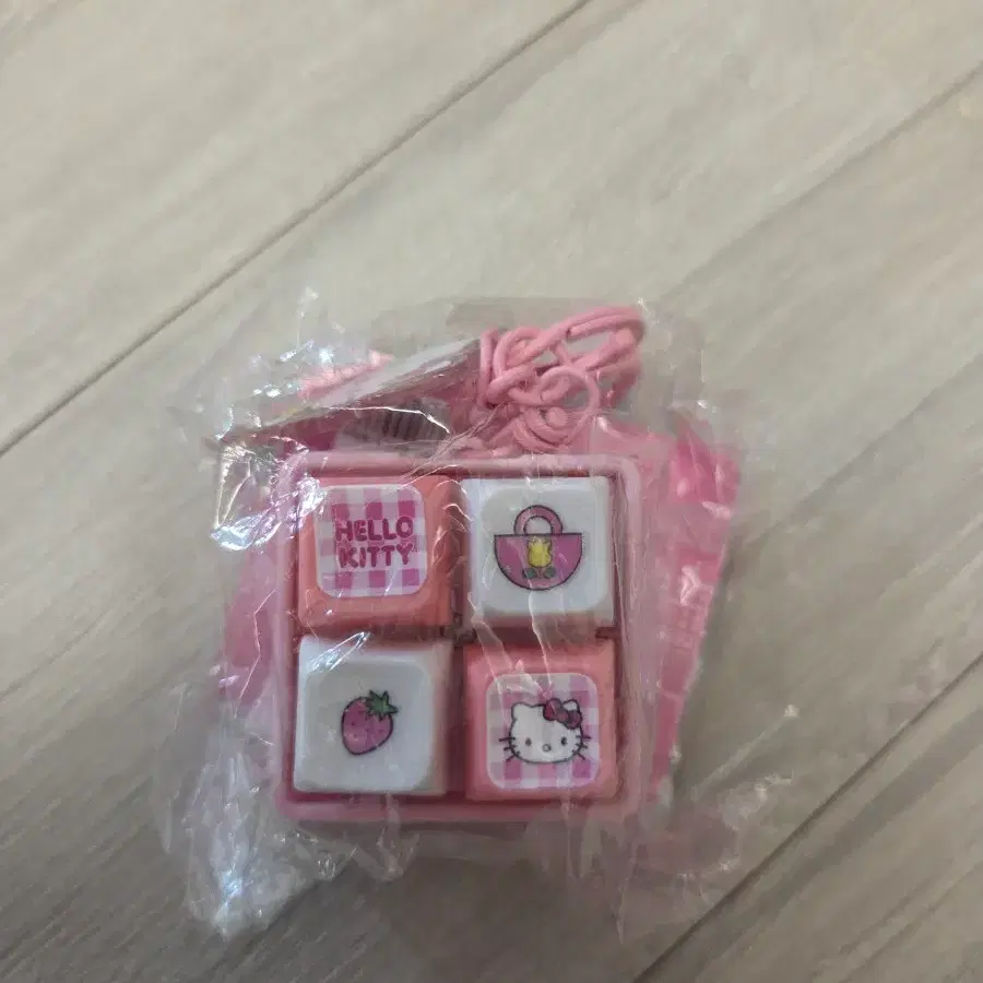 헬로키티 키캡 키링 세트