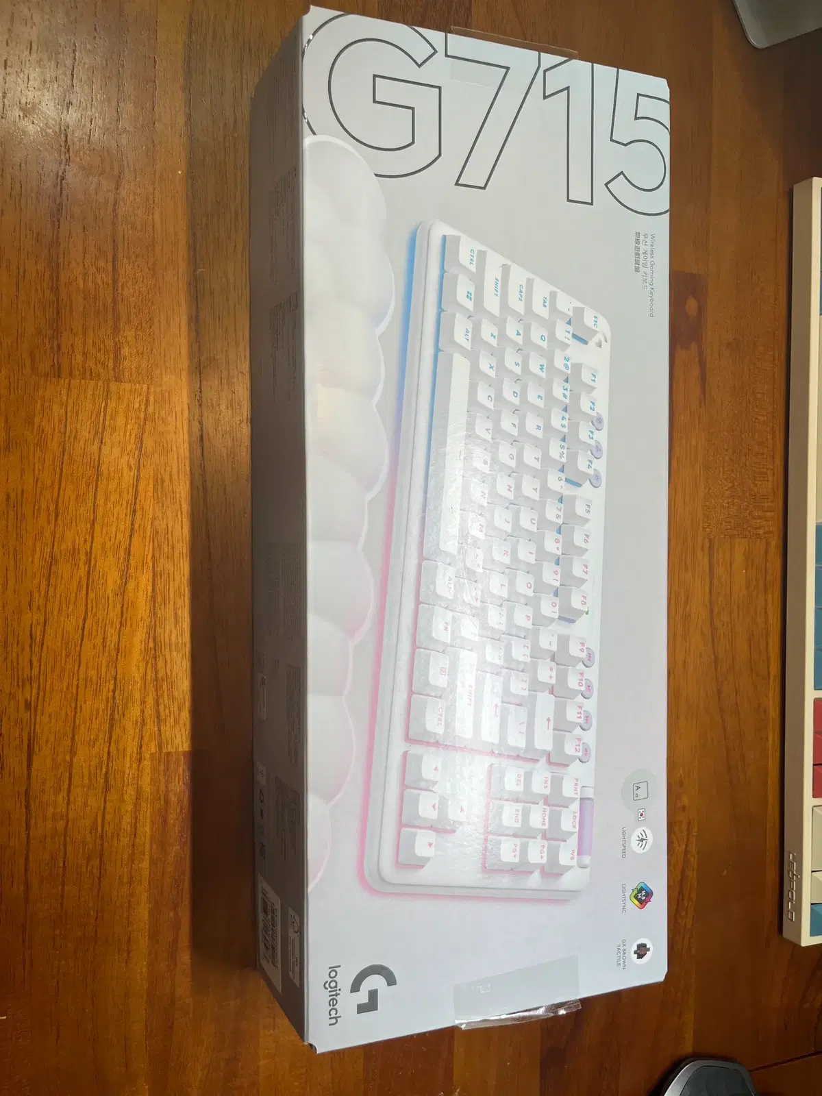 로지텍 오로라 컬렉션 G715 텐키리스 화이트 (Tactile 택타일)