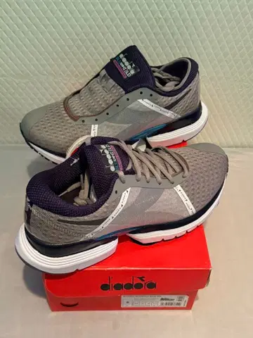 DIADORA 스니커즈