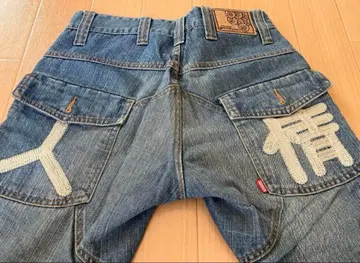 [ 강렬한 존재감! PUNK DRUNKERS 한자 자수 입체 재단 데님 ]