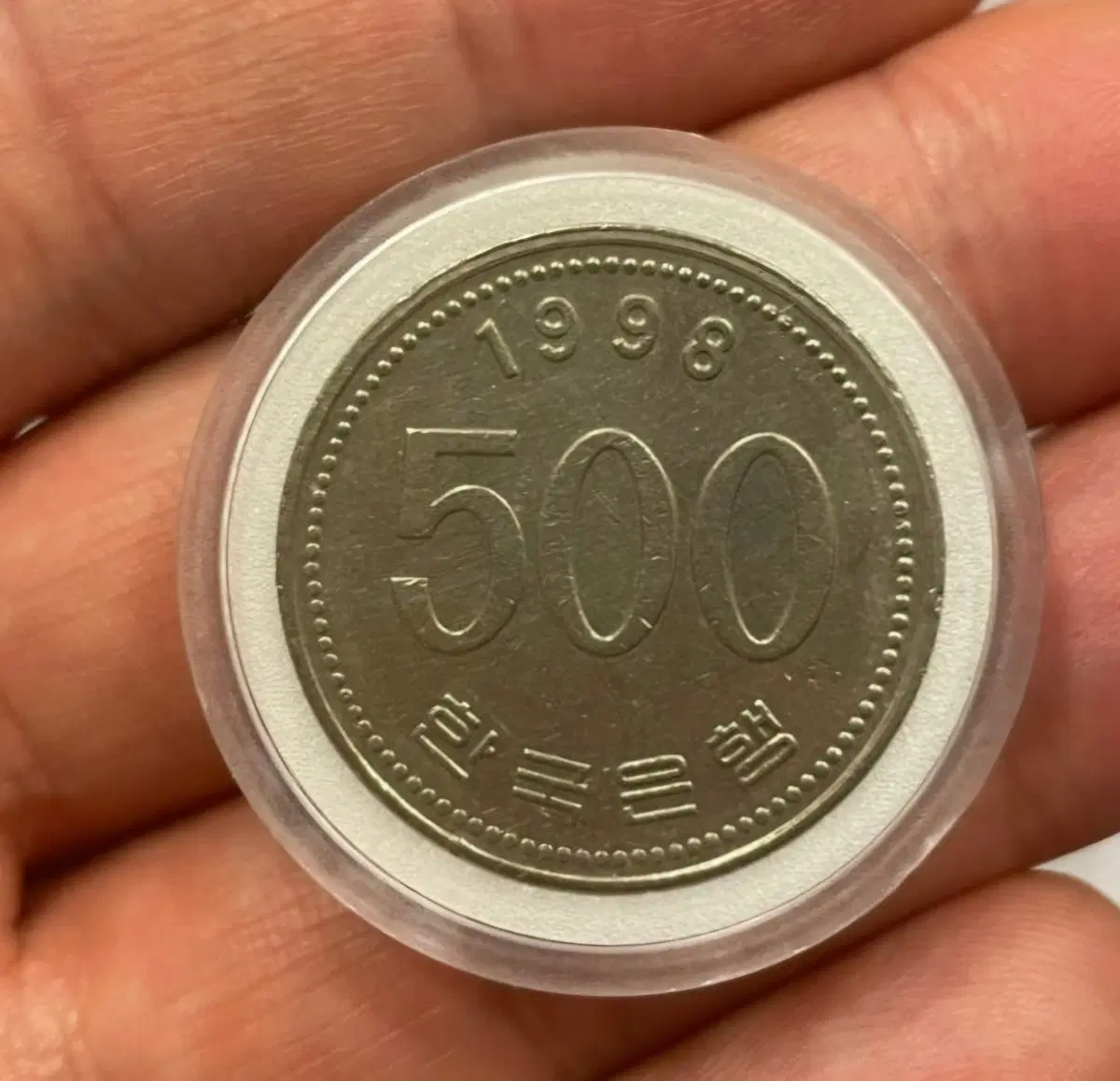구합니다 1998년 500원 1981년 100원 해외증정용 계속 삽니다