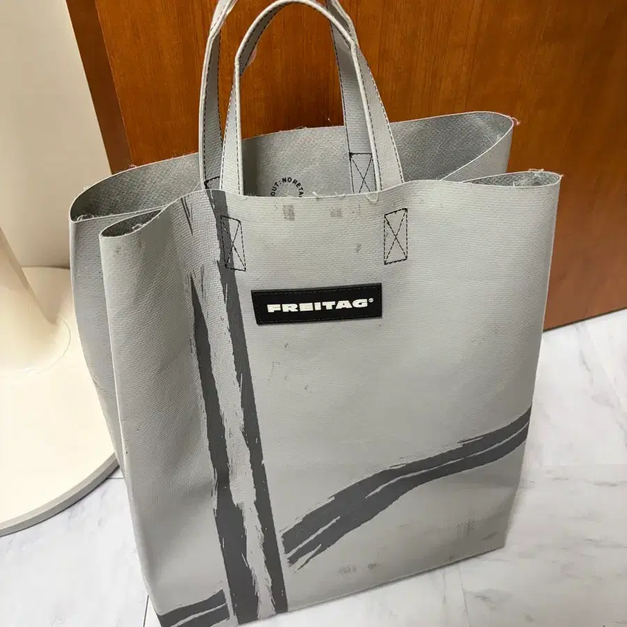 프라이탁 라씨 토트백 그레이