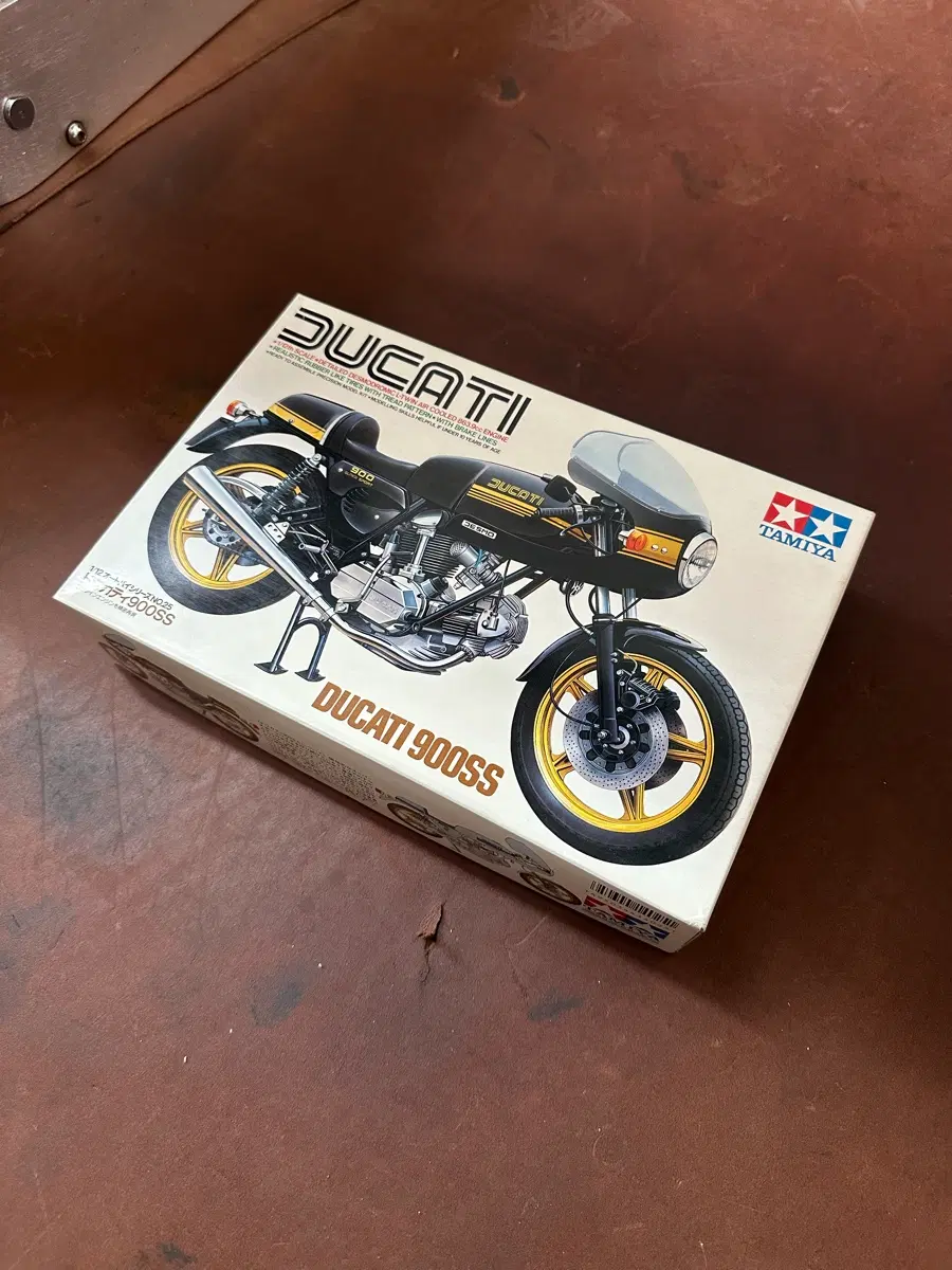 Tamiya Ducati 900SS 1/12