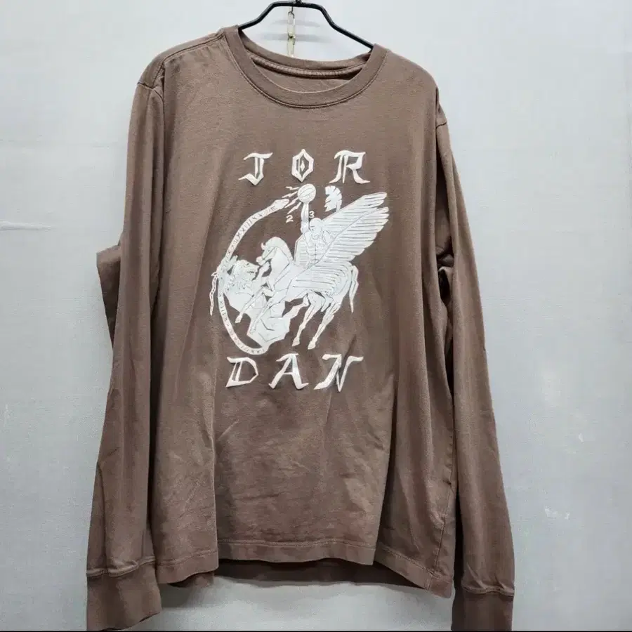 조던 긴팔 티셔츠 브라운