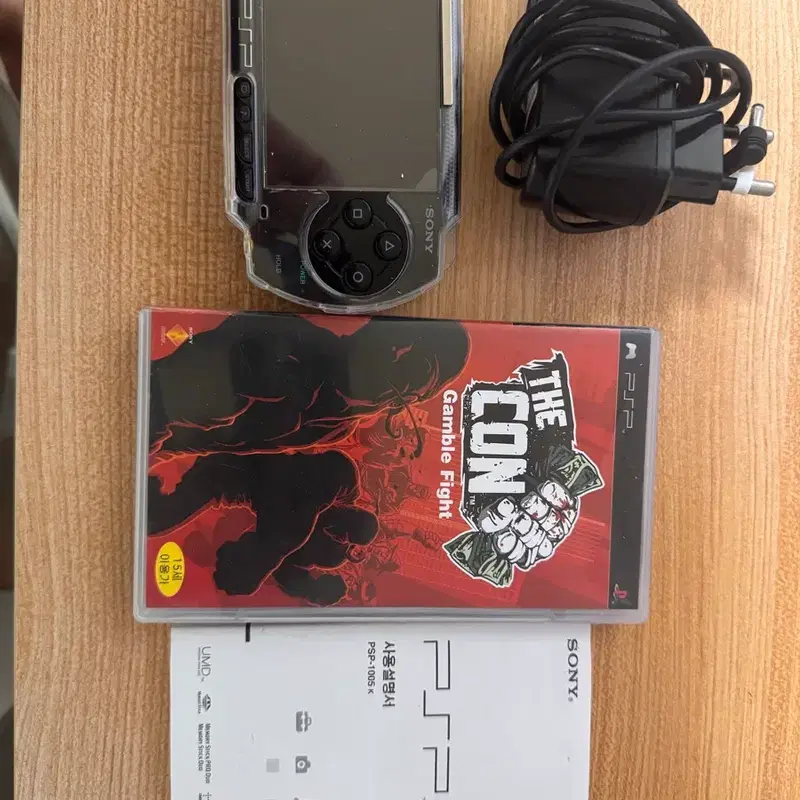 소니 PSP-1005 게임기 본체, 게임 타이틀, 사용 설명서, 충전기 포함