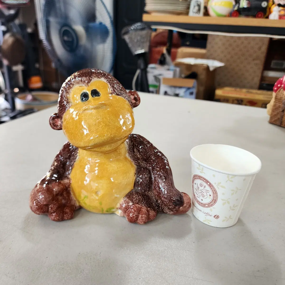 미국서온 오래된 상태좋은 도자기 원숭이 저금통 가로17cm 높이14.5cm
