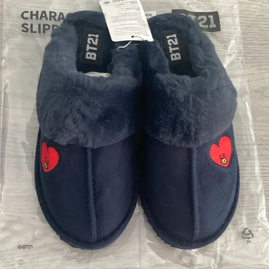 BT21 해피 털 슬리퍼 타타230