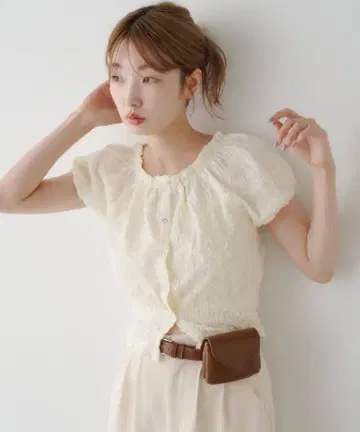 카스타네 플라워 튤 퍼프 상의
