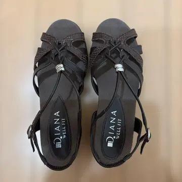 DIANA WELL FIT 샌들 브라운 (M 사이즈)