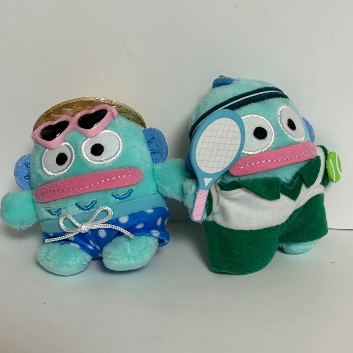 한교동 산리오 인형 선글라쓰 여름 키링 굿즈 가챠 피규어 테니스 운동
