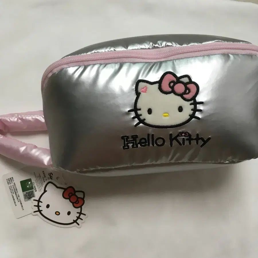 [새상품] 산리오 헬로키티 실버 파우치