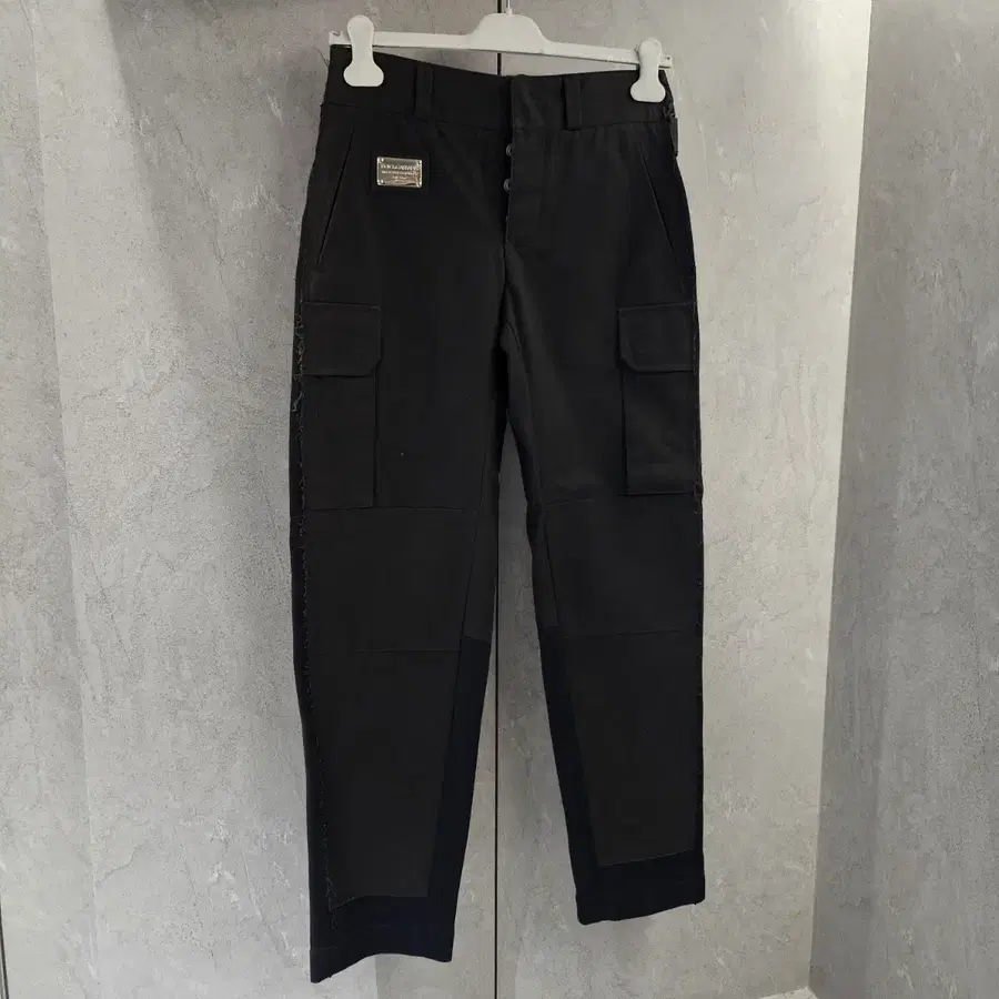 돌체앤가바나 메탈로고 카고 포켓 팬츠