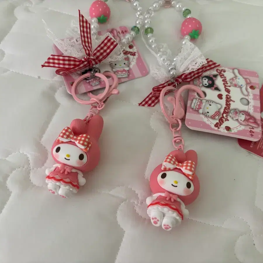 산리오 캐릭터 딸기 비즈 키링