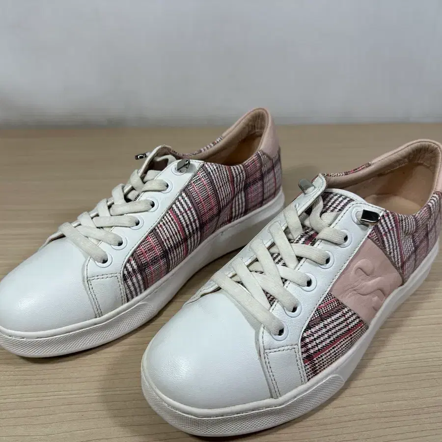 소다 스니커즈 240