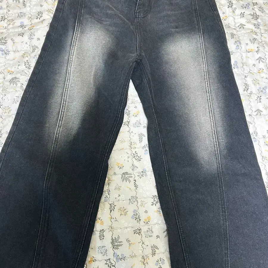 블랙 워싱 일자 데님 팬츠