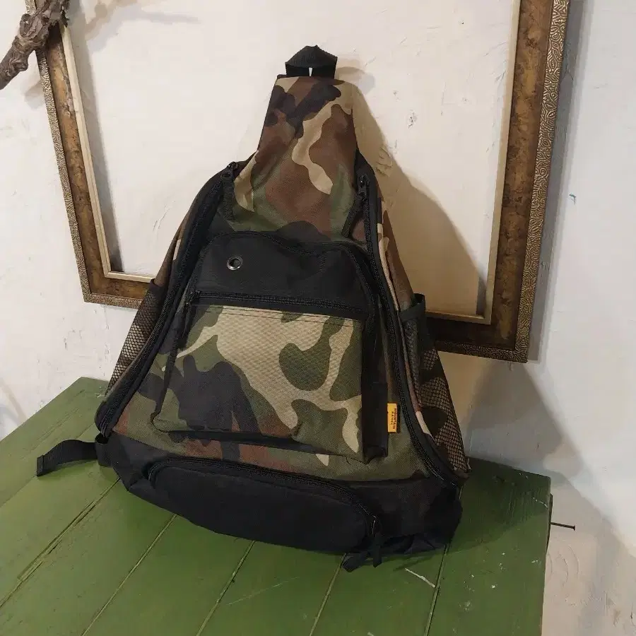 카모플라주 슬링백 백팩
