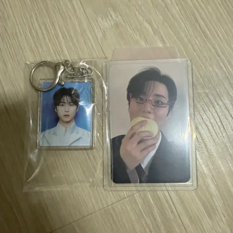 영케이 무신사 포카 솔로 앨범 안경만두 키링 데이식스