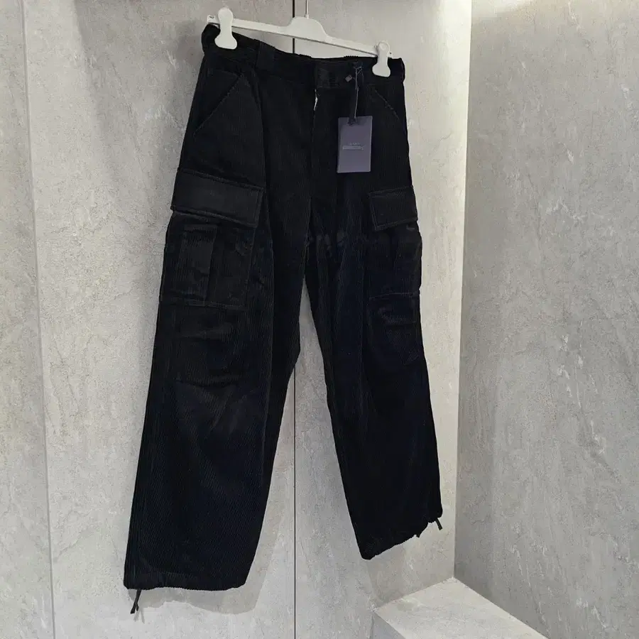 프라다 삼각로고 코듀로이 팬츠 카고 포켓츠 블랙