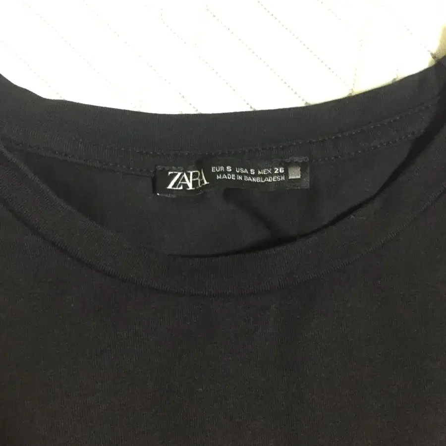 자라 블랙 반팔티 S