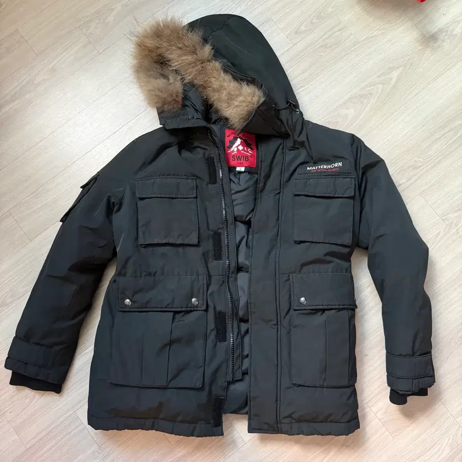SWIB 마테호른 패딩 M 사이즈 블랙