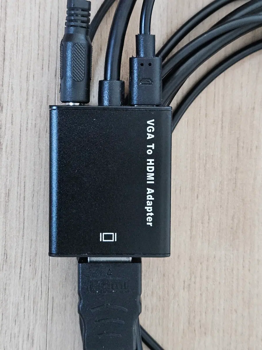 VGA to HDMI 변환 어댑터
