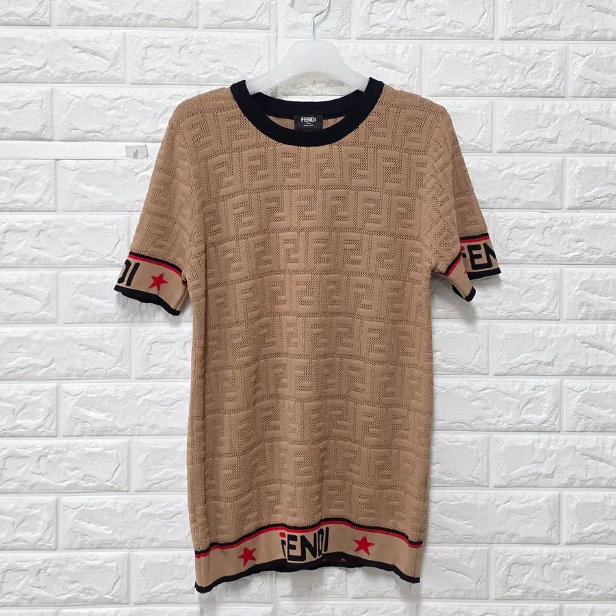 M 펜디 FENDI 브라운 FF 반팔 니트 E437