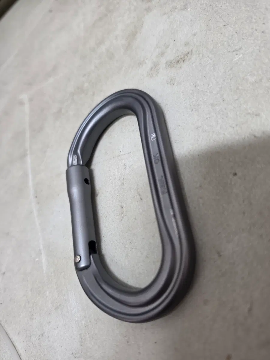 페츨 오케이(Petzl OK) O형 카라비너