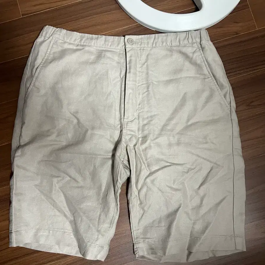 유니클로 베이지색 면 반바지 M